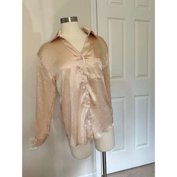Nasty Gal champagne button down top , size 2 - Picture 3 of 6